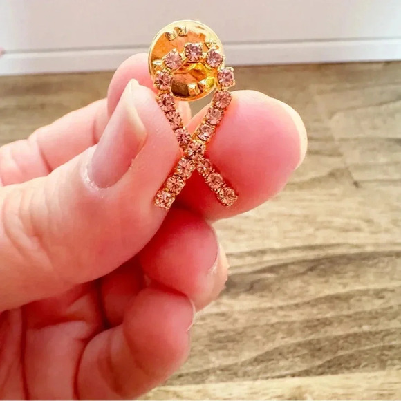 Lot of five pins including a clown, clover, leaf pins - Picture 7 of 7